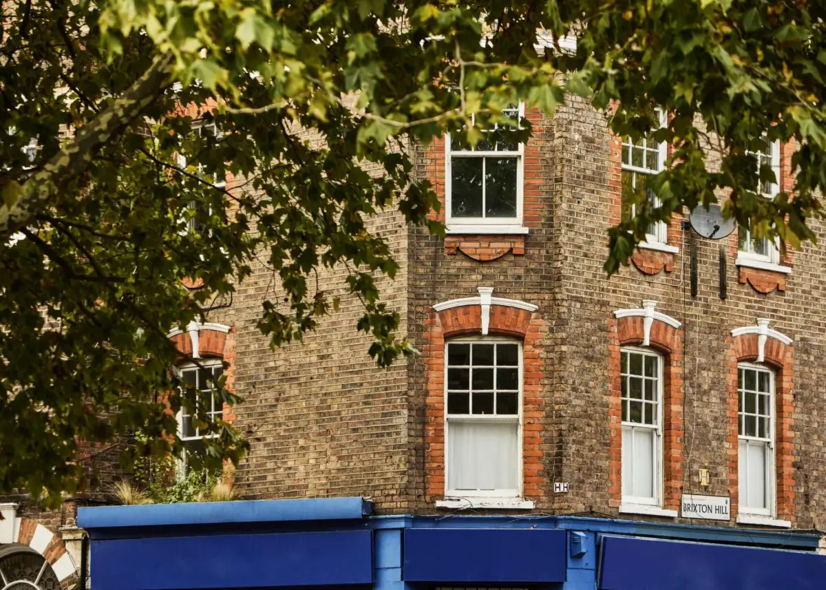 Bespoke Craftsmanship and Floral Details in an Architect-Designed Victorian Apartment 18 architect-designed-victorian-apartment-london