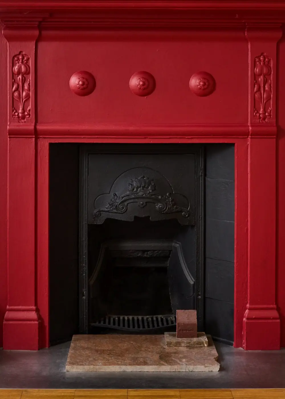 Bespoke Craftsmanship and Floral Details in an Architect-Designed Victorian Apartment 2 architect-designed-victorian-apartment-london