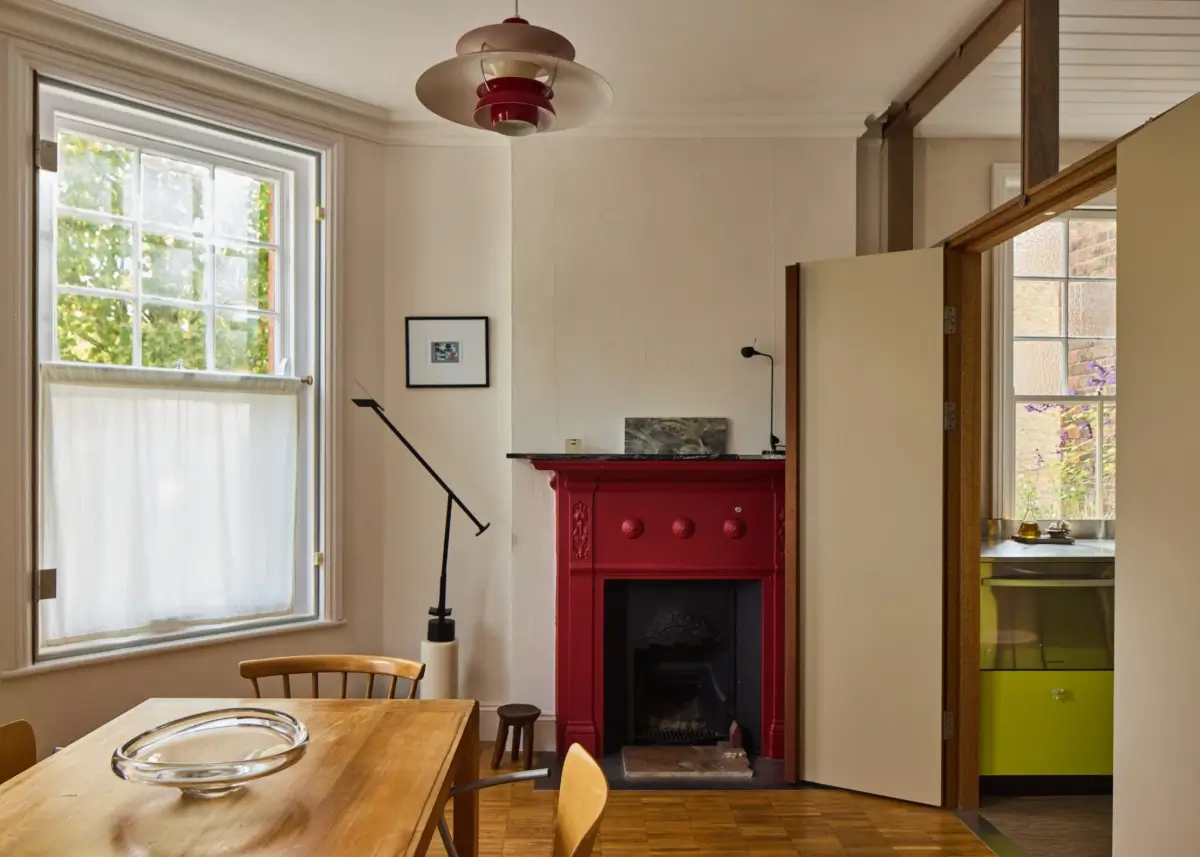 Bespoke Craftsmanship and Floral Details in an Architect-Designed Victorian Apartment 1 architect-designed-victorian-apartment-london