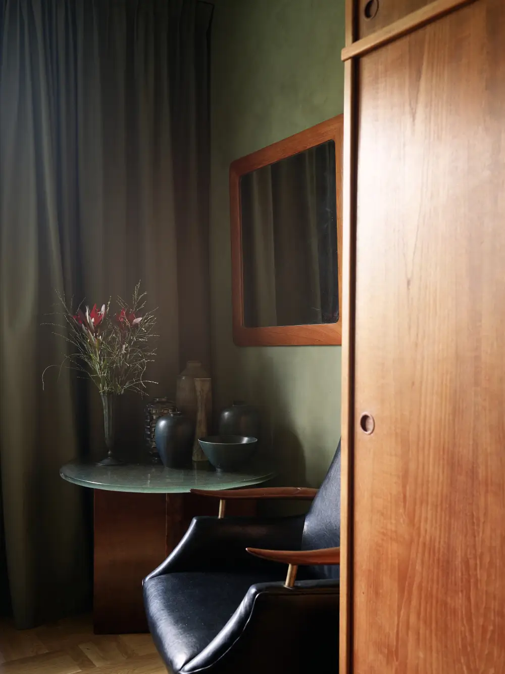 Scandinavian Design Classics and a New Teak Kitchen in a 1940s Apartment 30 art-vintage-moody-palette-renovated-1940s-apartment-stockholm-nordroom