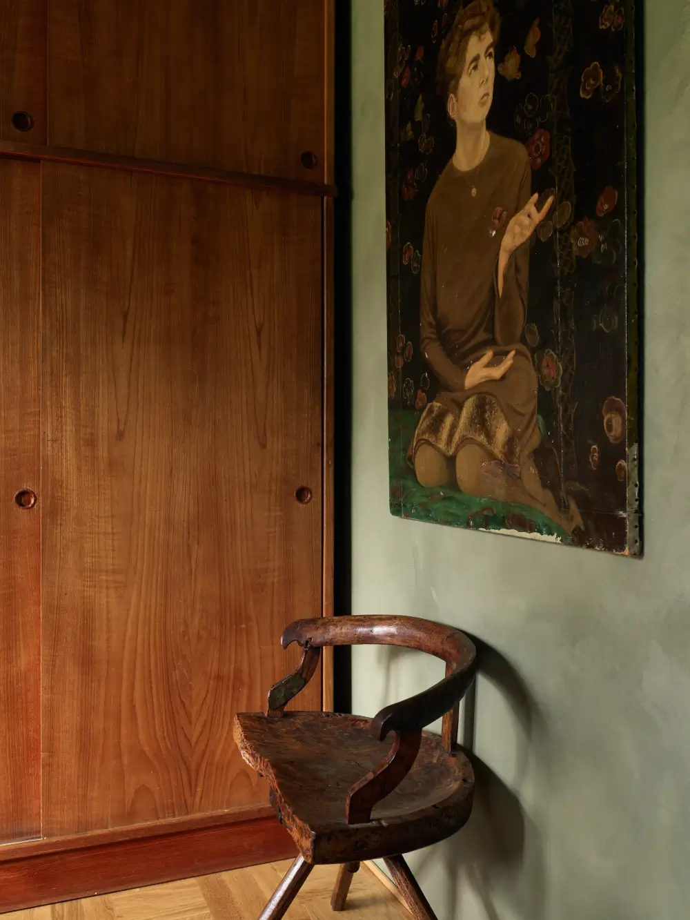 Scandinavian Design Classics and a New Teak Kitchen in a 1940s Apartment 31 art-vintage-moody-palette-renovated-1940s-apartment-stockholm-nordroom