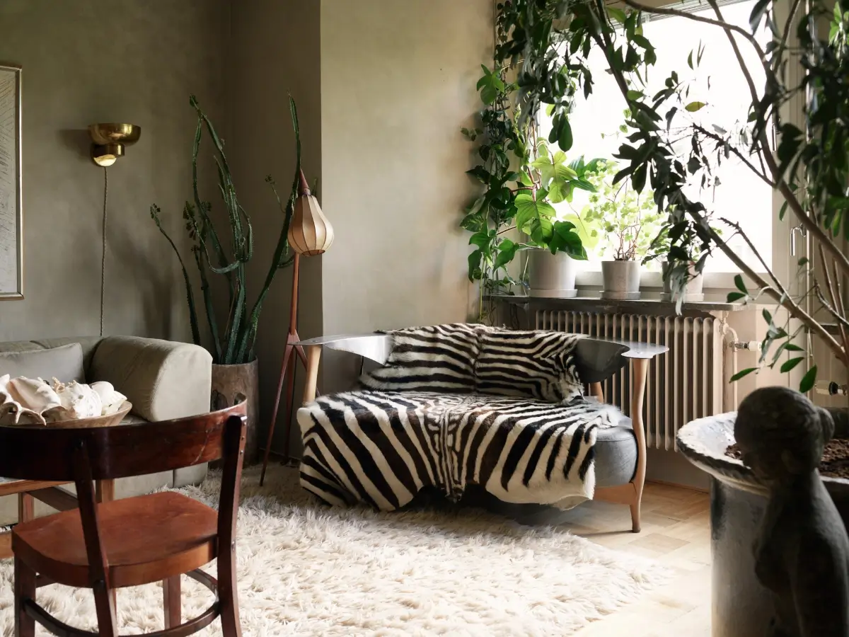 Scandinavian Design Classics and a New Teak Kitchen in a 1940s Apartment 5 art-vintage-moody-palette-renovated-1940s-apartment-stockholm-nordroom