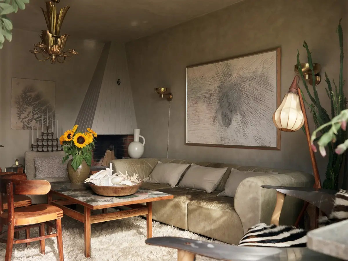 Scandinavian Design Classics and a New Teak Kitchen in a 1940s Apartment 7 art-vintage-moody-palette-renovated-1940s-apartment-stockholm-nordroom