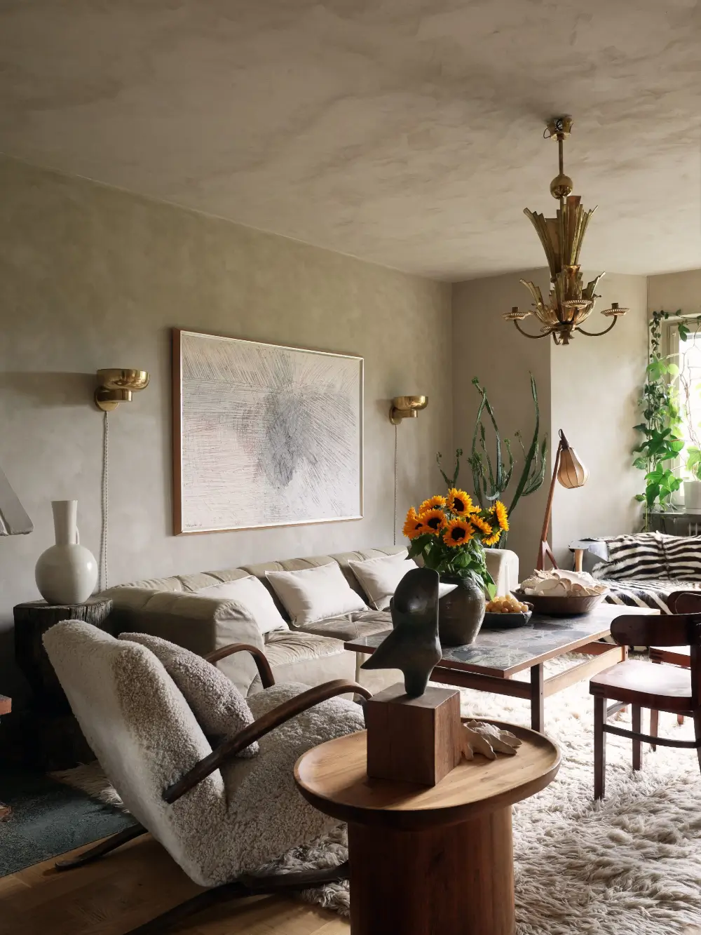 art-vintage-moody-palette-renovated-1940s-apartment-stockholm-nordroom