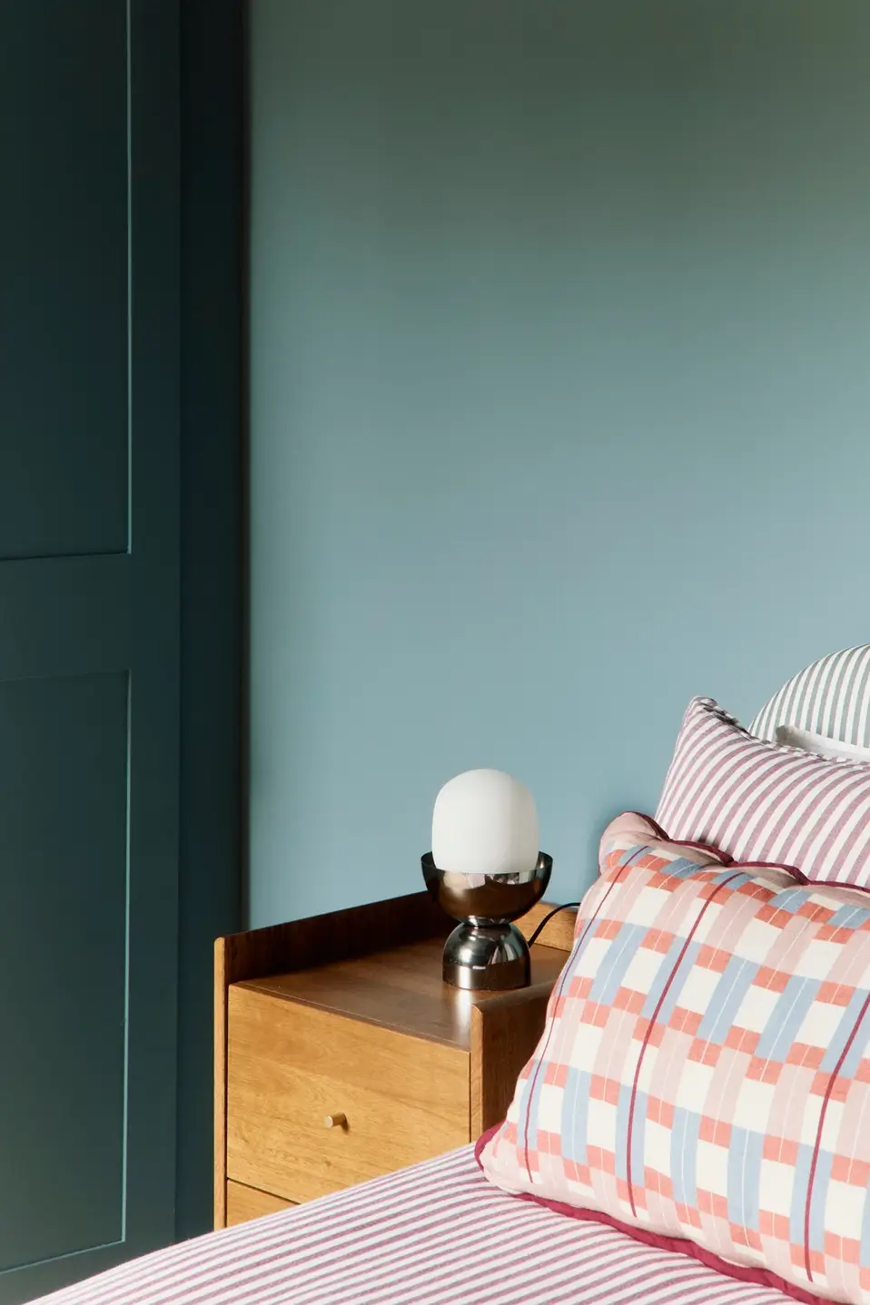 A Grounding Color Palette and Reinstated Period Features in an Edwardian Apartment 25 brown-blue-green-hues-london-apartment