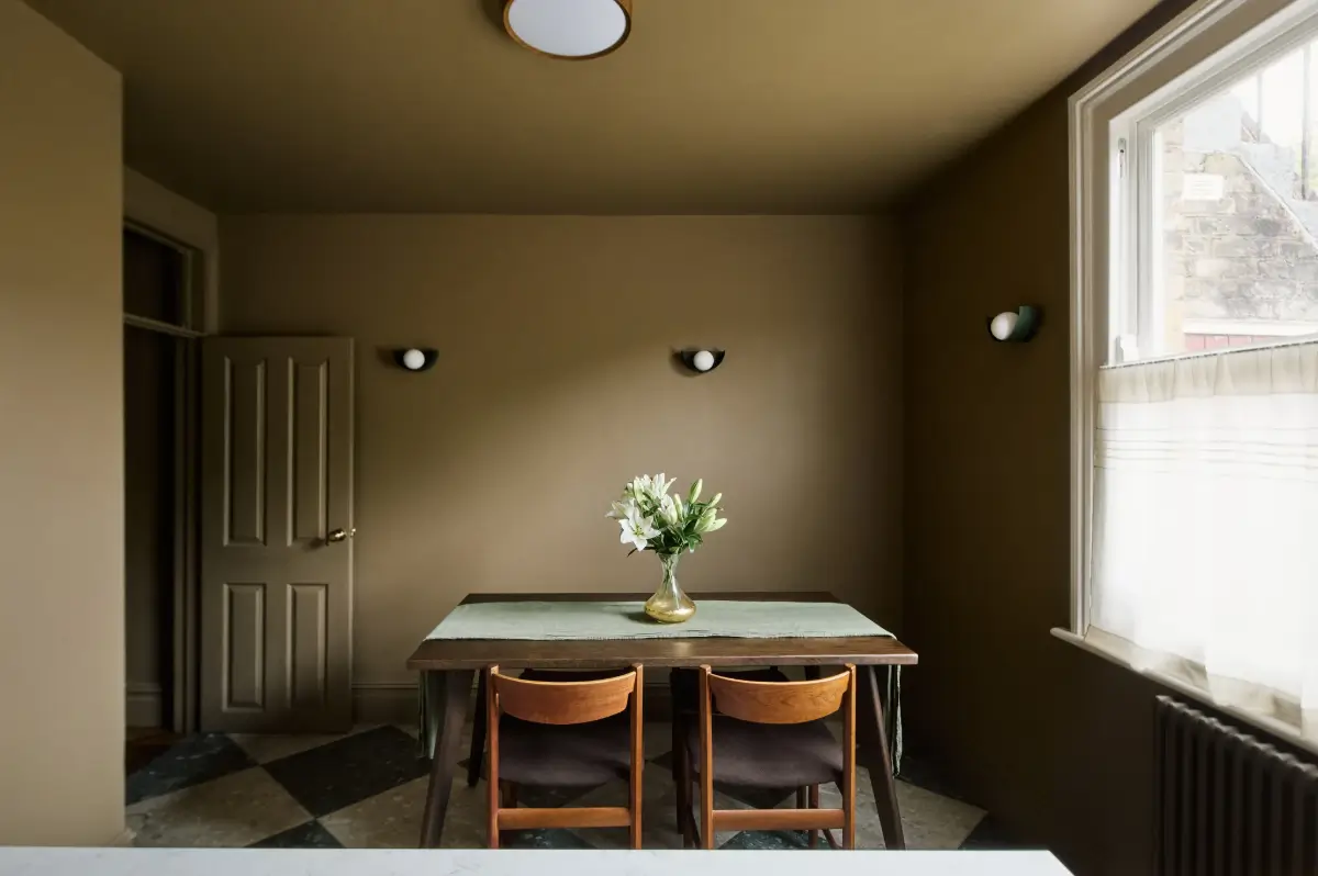 A Grounding Color Palette and Reinstated Period Features in an Edwardian Apartment 17 brown-blue-green-hues-london-apartment