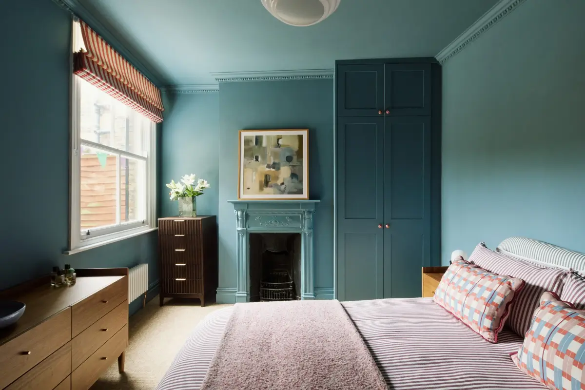 A Grounding Color Palette and Reinstated Period Features in an Edwardian Apartment 22 brown-blue-green-hues-london-apartment