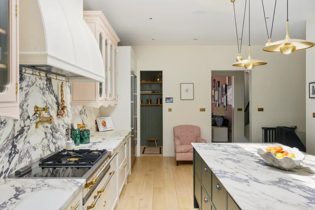 Color, Tactile Materials, and Hand-Crafted Finishes in a Notting Hill Townhouse 6 color-custom-details-renovated-notting-hill-townhouse