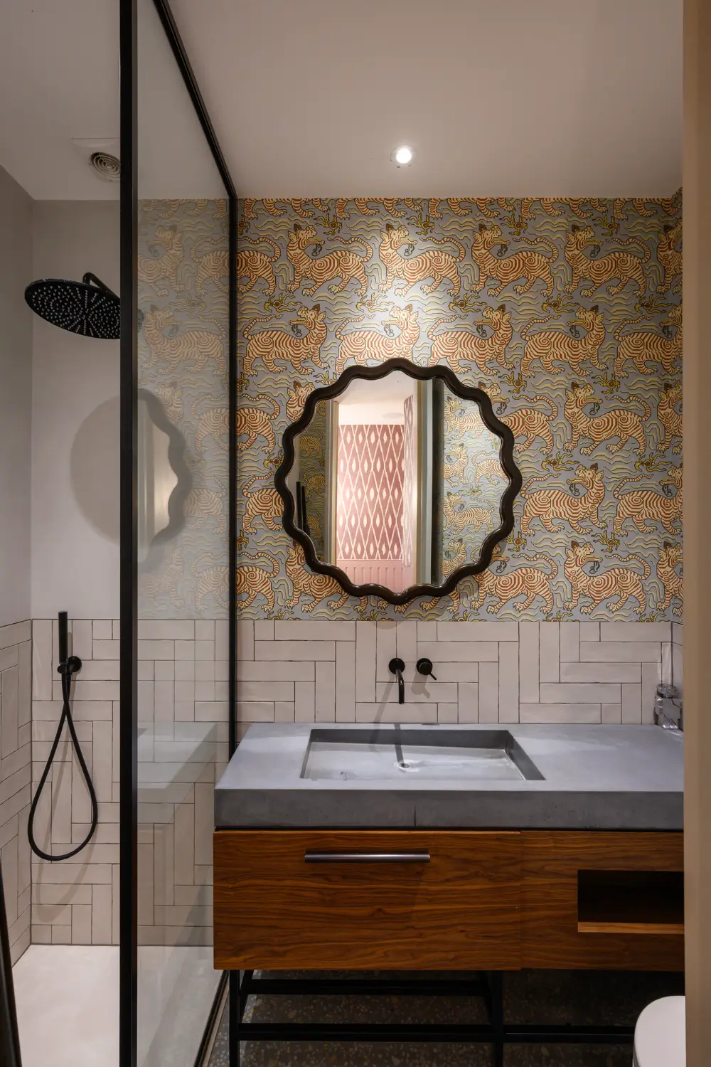 Color, Tactile Materials, and Hand-Crafted Finishes in a Notting Hill Townhouse 16 color-custom-details-renovated-notting-hill-townhouse