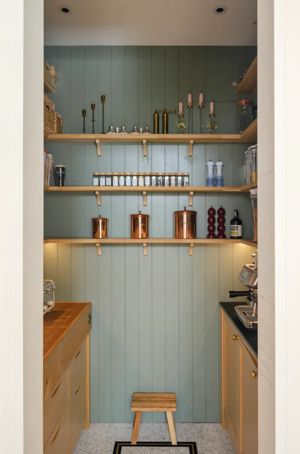 Color, Tactile Materials, and Hand-Crafted Finishes in a Notting Hill Townhouse 7 color-custom-details-renovated-notting-hill-townhouse