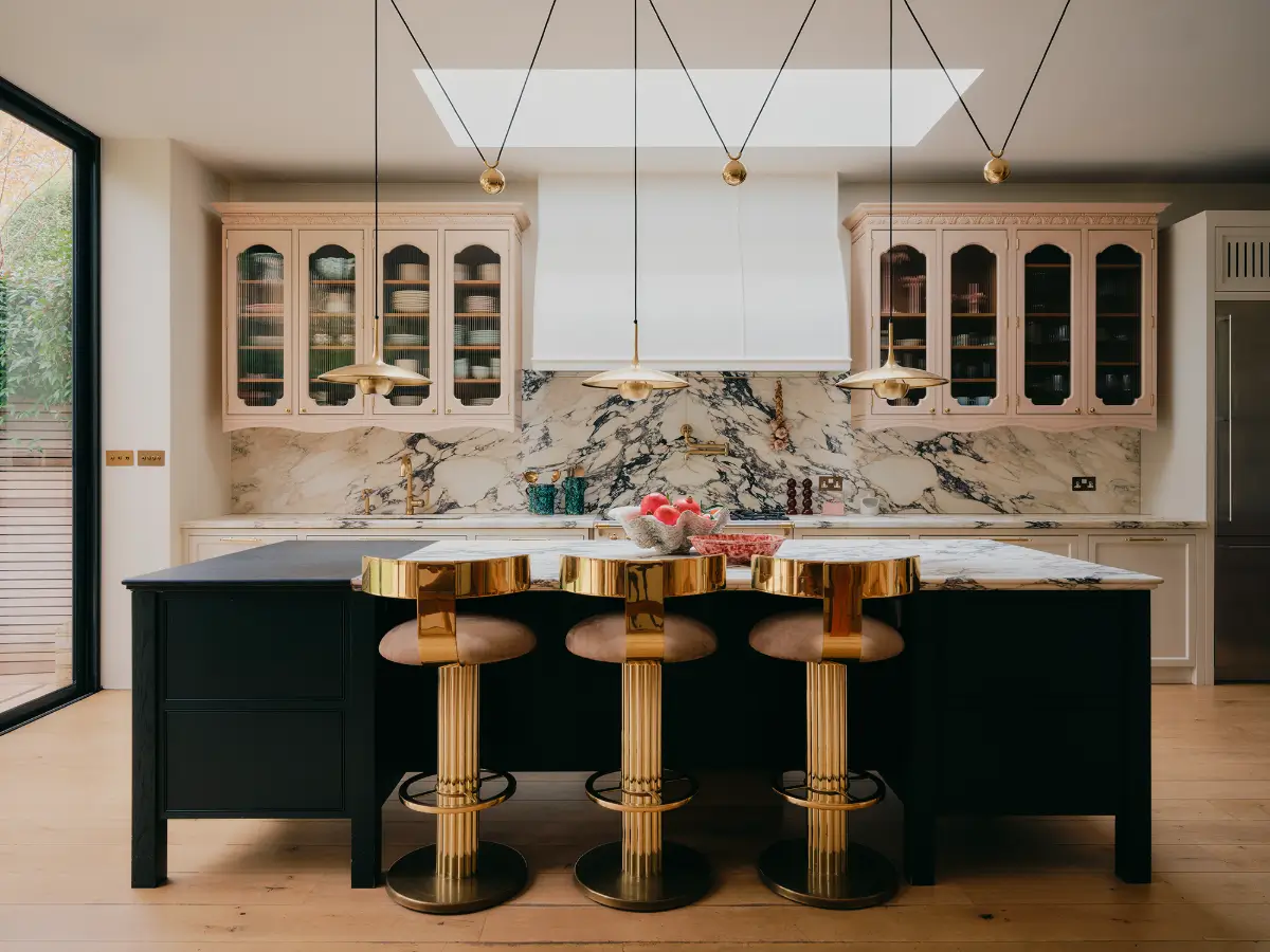Color, Tactile Materials, and Hand-Crafted Finishes in a Notting Hill Townhouse 3 color-custom-details-renovated-notting-hill-townhouse