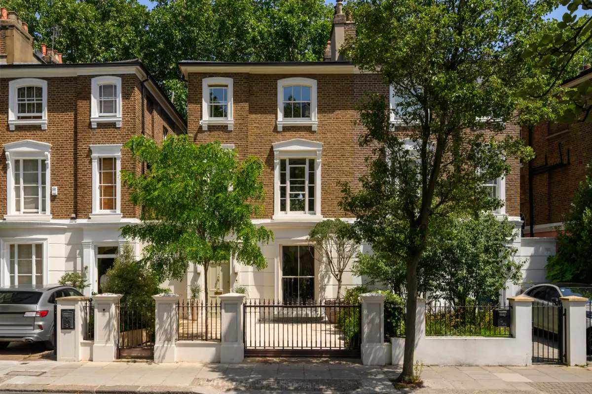 Color, Tactile Materials, and Hand-Crafted Finishes in a Notting Hill Townhouse 31 color-custom-details-renovated-notting-hill-townhouse