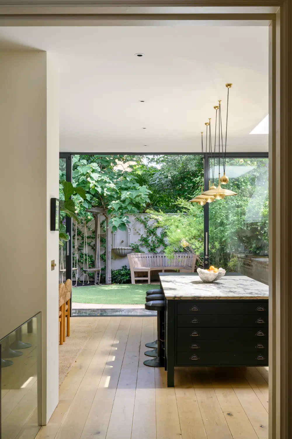 Color, Tactile Materials, and Hand-Crafted Finishes in a Notting Hill Townhouse 9 color-custom-details-renovated-notting-hill-townhouse