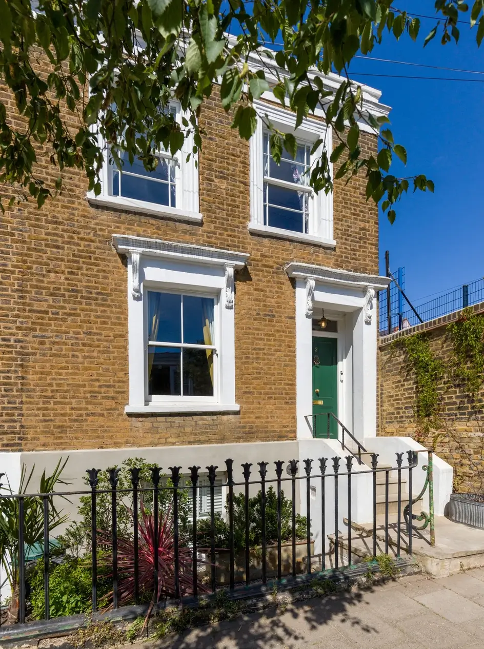 A Colorful Victorian Family Home with a Glazed Extension 44 colorful-renovated-victorian-house-london