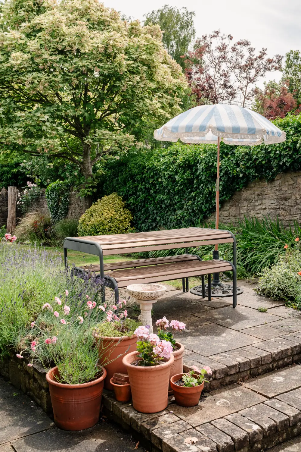 A Traditional Stone Cottage with a Black Timber Extension and Colorful Interiors 30 colorful-rubble-stone-cottage-wooden-extension-somerset