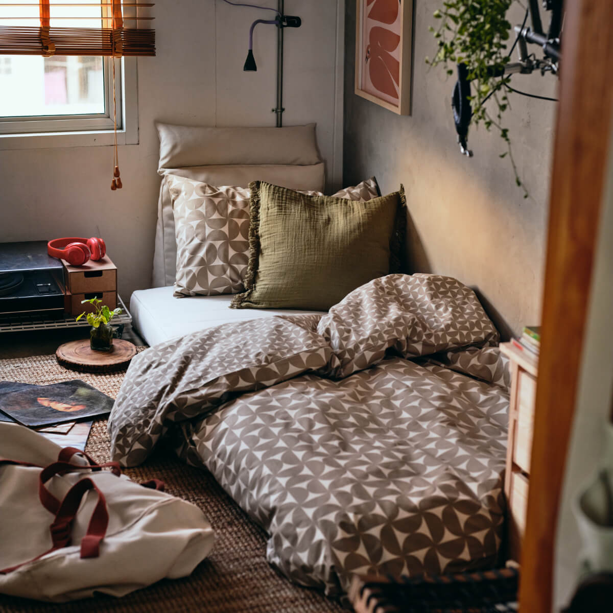 IKEA KOMPISHÄNG: 11 Affordable, Portable Pieces for Life in Transit 5 foldable-bed-IKEA-KOMPISHANG-collection-nordroom