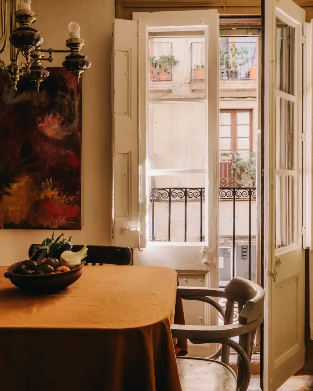 historic-features-natural-materials-characterful-barcelona-apartment-nordroom