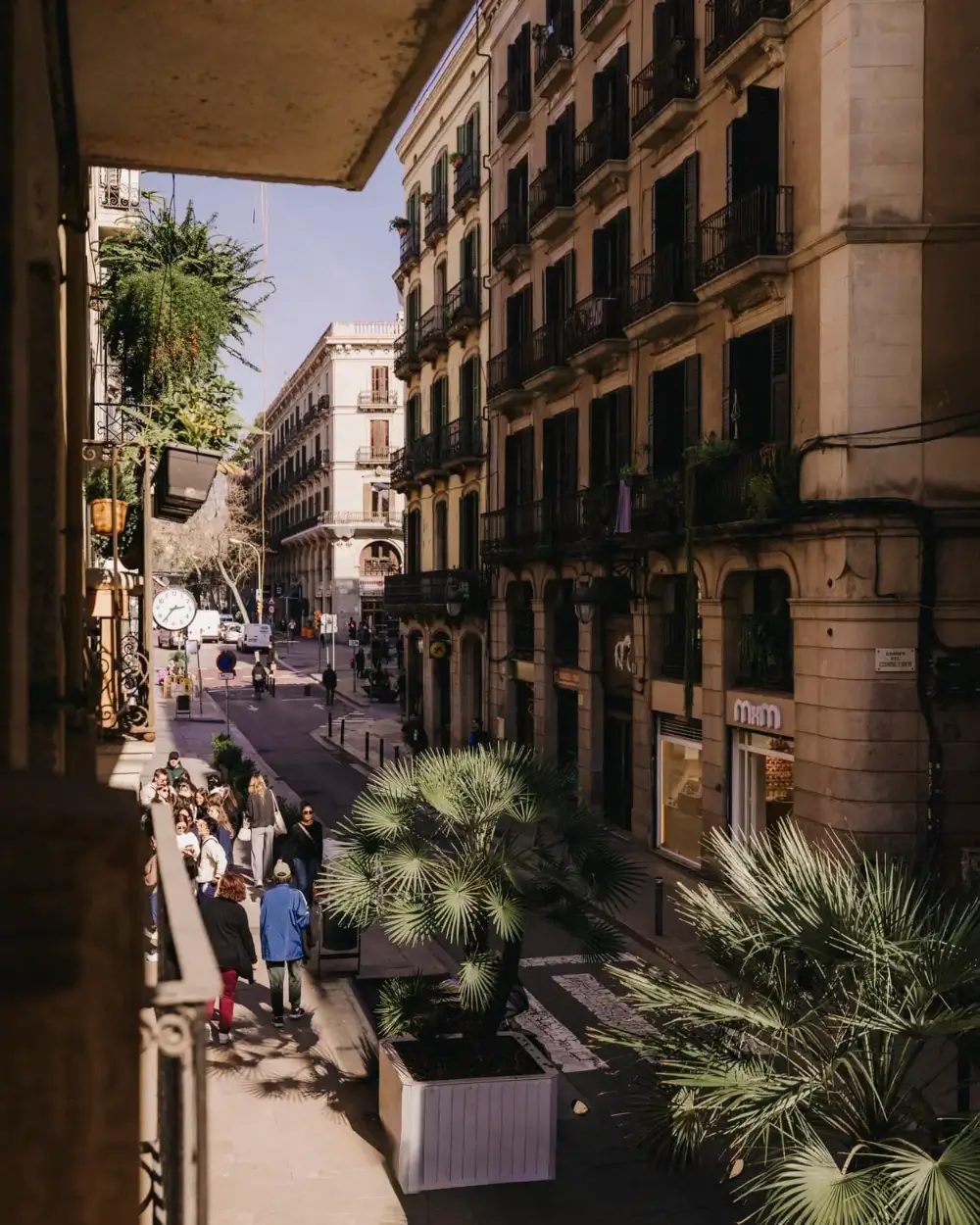 Sustainable Design and Reclaimed Materials in a Historic Barcelona Apartment 9 historic-features-natural-materials-characterful-barcelona-apartment-nordroom