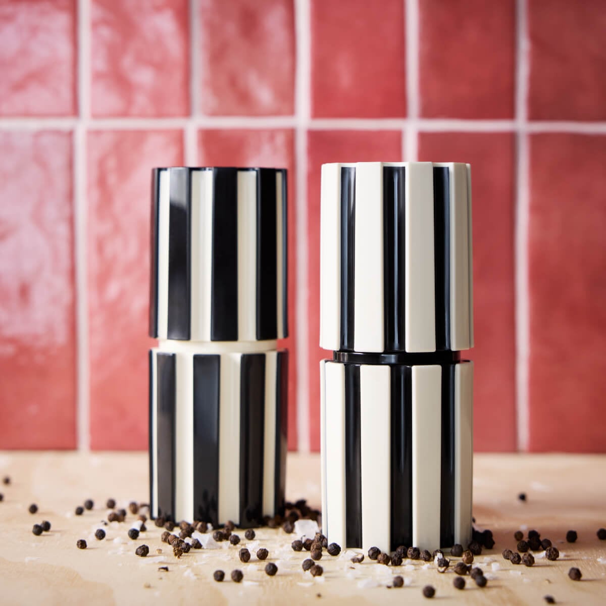 IKEA SPJUTLILJA: Colorful Dinnerware That Adds Personality to Your Dining Table 13 ikea-SPJUTLILJA-kitchen-dining-collection-nordroom