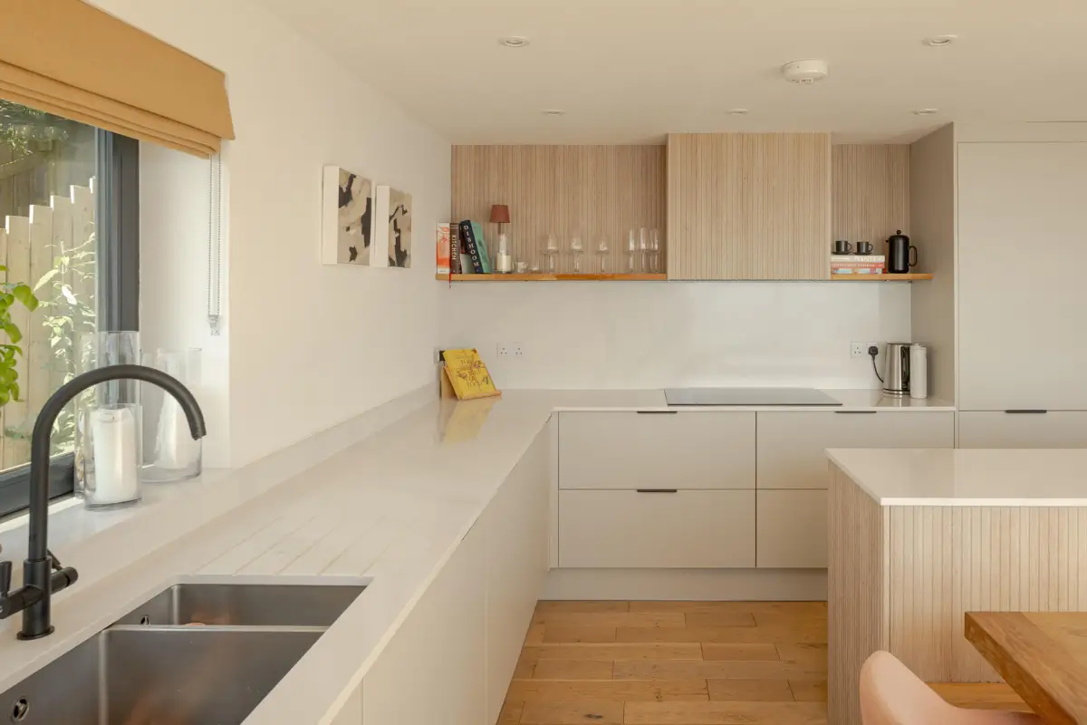 Light-Filled Spaces in a Modern Seaside Home in Cornwall 3 modern-family-house-sea-views-cornwall-nordroom