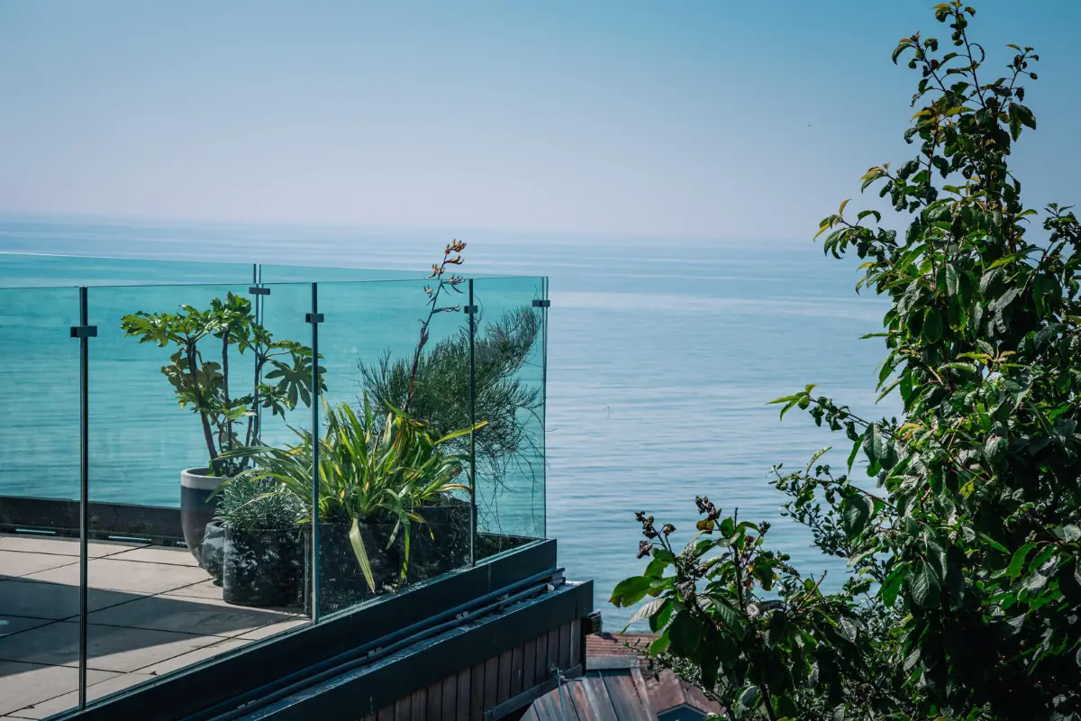 Light-Filled Spaces in a Modern Seaside Home in Cornwall 8 modern-family-house-sea-views-cornwall-nordroom