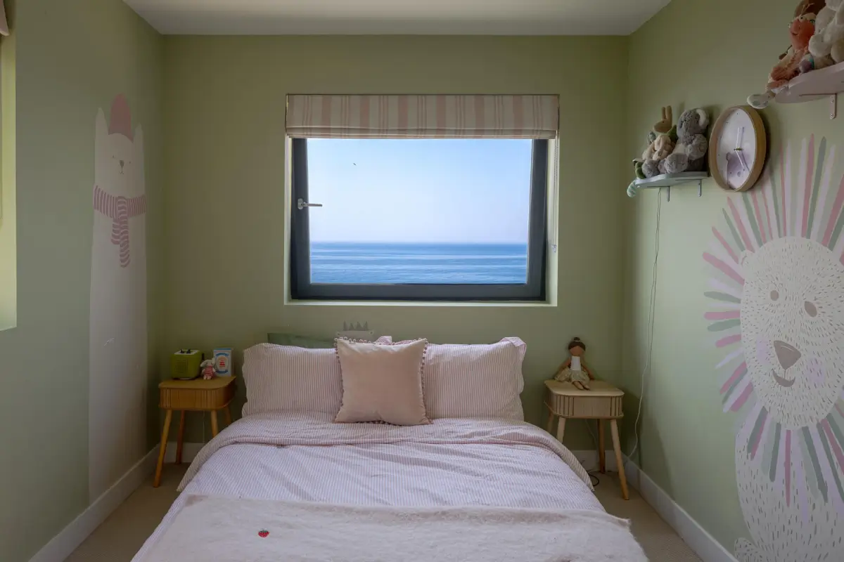 Light-Filled Spaces in a Modern Seaside Home in Cornwall 25 modern-family-house-sea-views-cornwall-nordroom