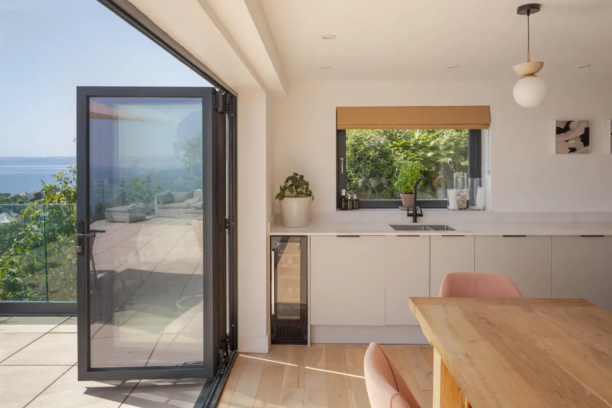 Light-Filled Spaces in a Modern Seaside Home in Cornwall 4 modern-family-house-sea-views-cornwall-nordroom