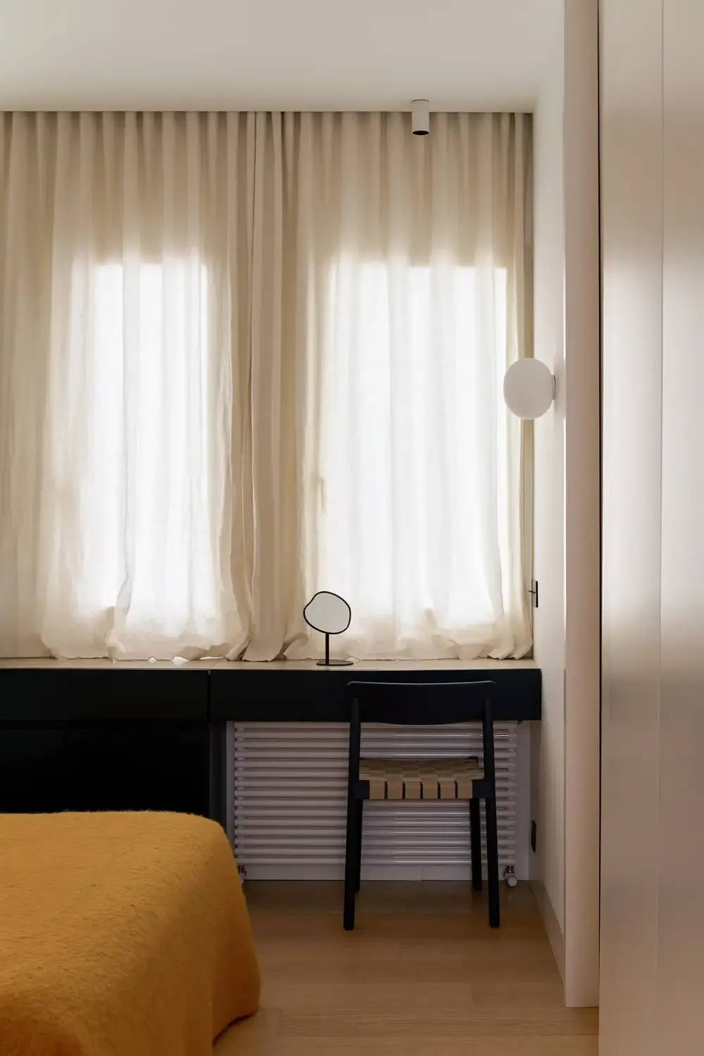A Multifunctional Hall and Smart Storage in a Modern Madrid Apartment 18 modern-renovated-apartment-1940s-building-madrid-nordroom