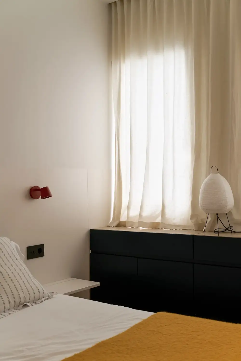 A Multifunctional Hall and Smart Storage in a Modern Madrid Apartment 17 modern-renovated-apartment-1940s-building-madrid-nordroom