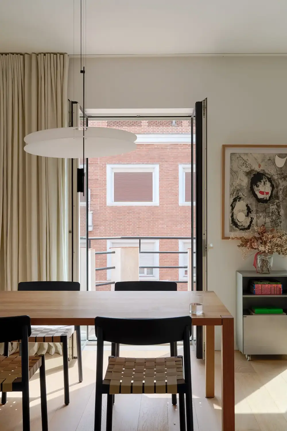A Multifunctional Hall and Smart Storage in a Modern Madrid Apartment 7 modern-renovated-apartment-1940s-building-madrid-nordroom