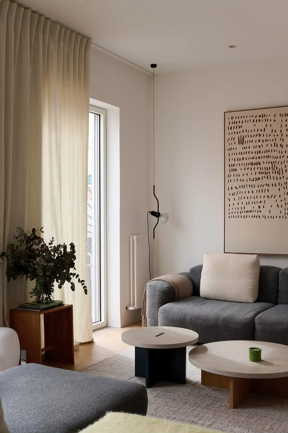 A Multifunctional Hall and Smart Storage in a Modern Madrid Apartment 3 modern-renovated-apartment-1940s-building-madrid-nordroom
