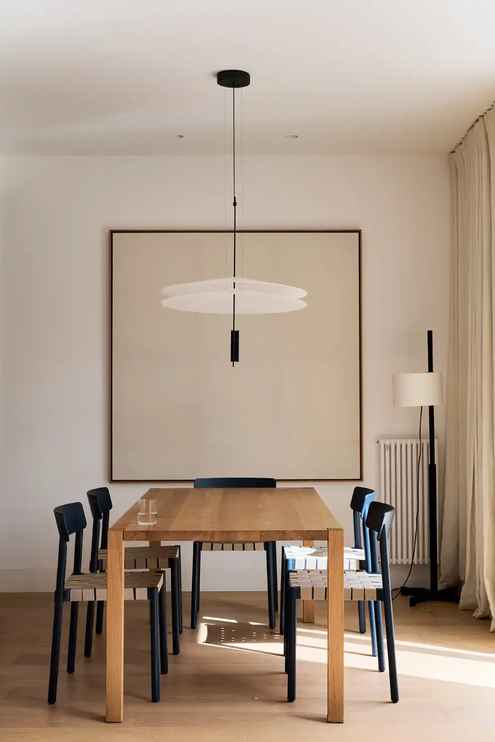 A Multifunctional Hall and Smart Storage in a Modern Madrid Apartment 8 modern-renovated-apartment-1940s-building-madrid-nordroom