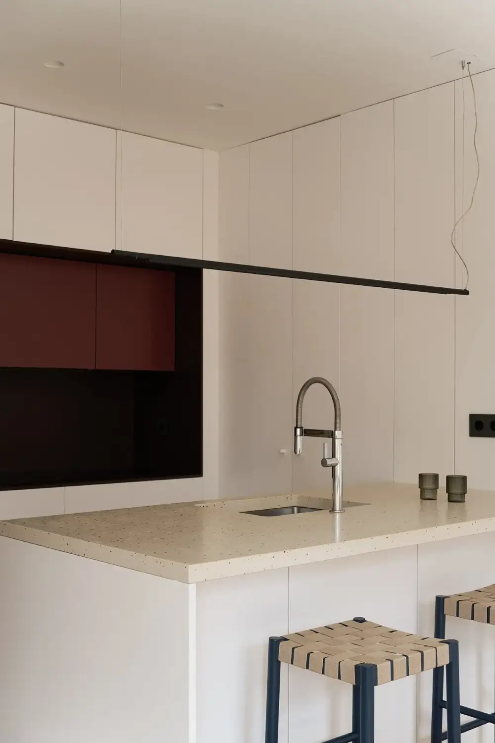 A Multifunctional Hall and Smart Storage in a Modern Madrid Apartment 10 modern-renovated-apartment-1940s-building-madrid-nordroom