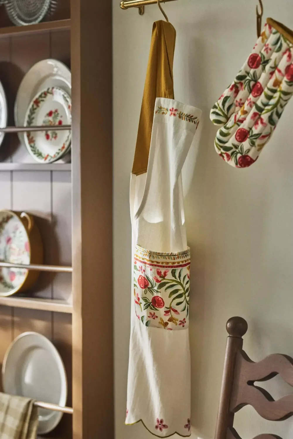 Anthropologie Teams Up with Molly Yeh for a Joyful New Kitchen Collection 18 nordroom-Molly-Yeh-anthropoligie-collection-apron-oven-mitt