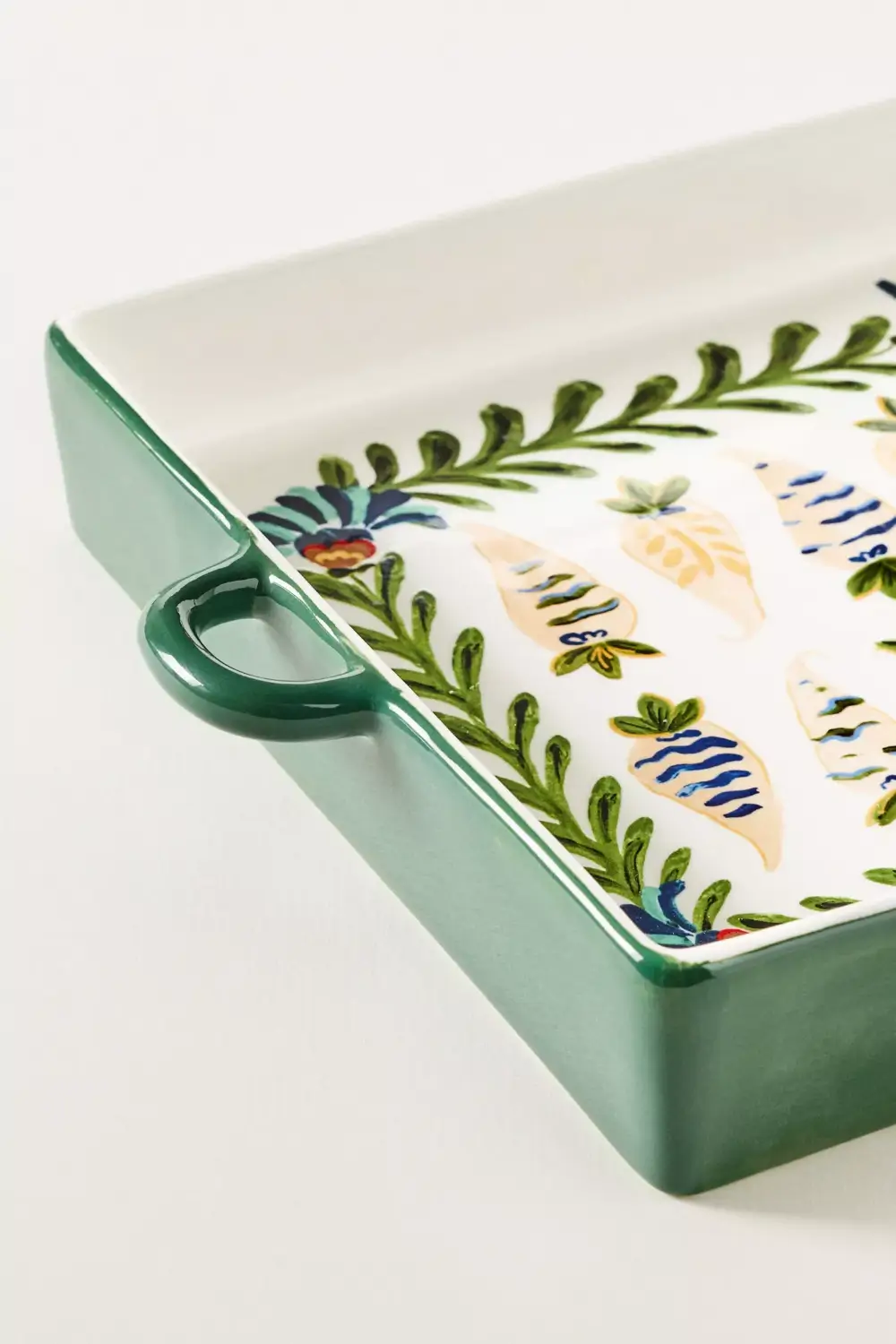 Anthropologie Teams Up with Molly Yeh for a Joyful New Kitchen Collection 22 nordroom-Molly-Yeh-anthropoligie-collection-detail-stoneware-square-baker
