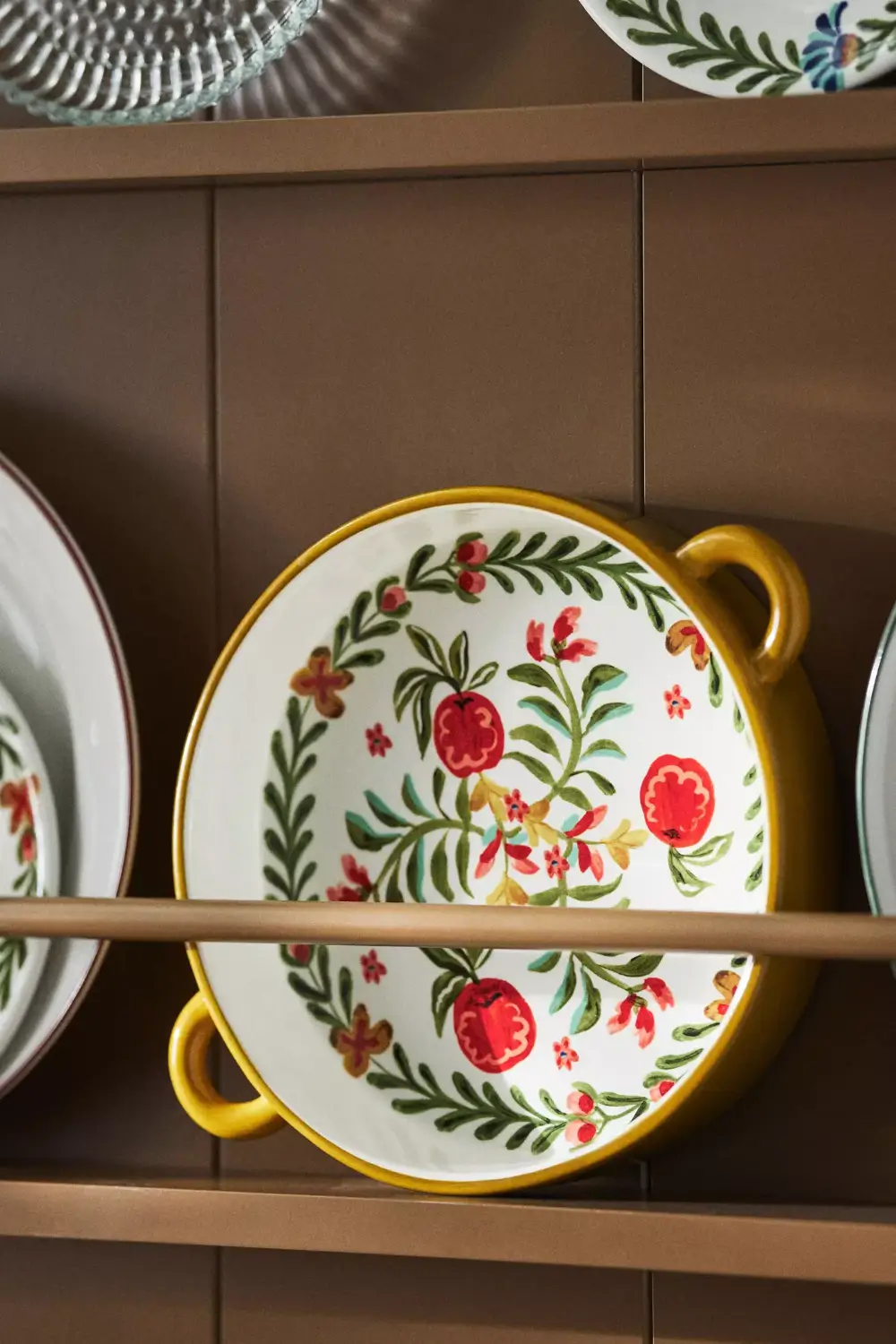 Anthropologie Teams Up with Molly Yeh for a Joyful New Kitchen Collection 6 nordroom-Molly-Yeh-anthropoligie-collection-stoneware-pie-dish