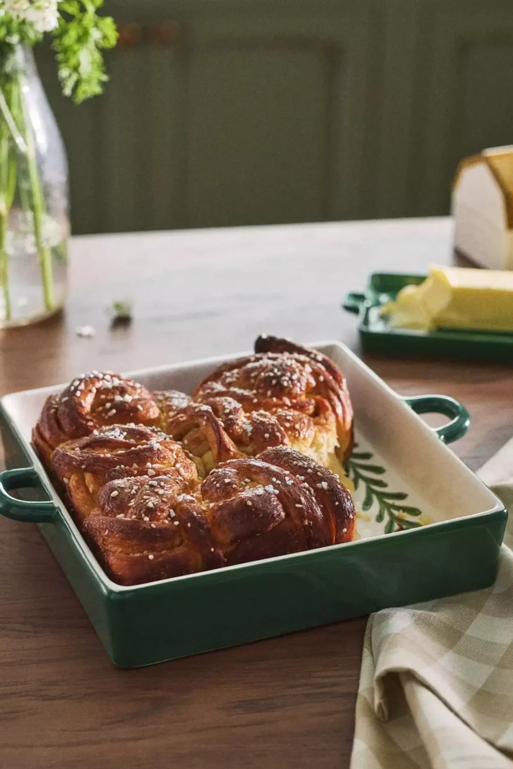 Anthropologie Teams Up with Molly Yeh for a Joyful New Kitchen Collection 21 nordroom-Molly-Yeh-anthropoligie-collection-stoneware-square-baker