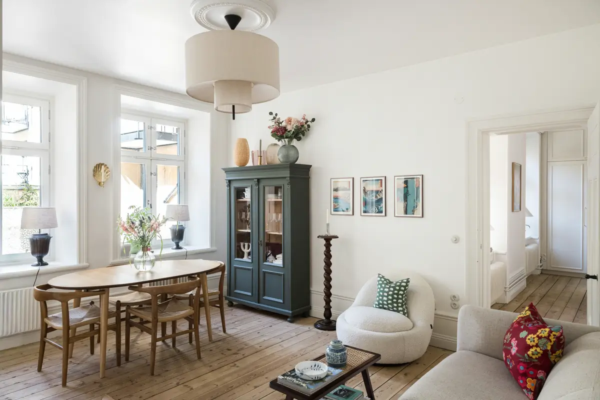 An Eye-Catching Painted Kitchen Floor in a Late 19th-Century Apartment 1 painted-kitchen-floorboards-light-19th-century-stockholm-apartment-nordroom