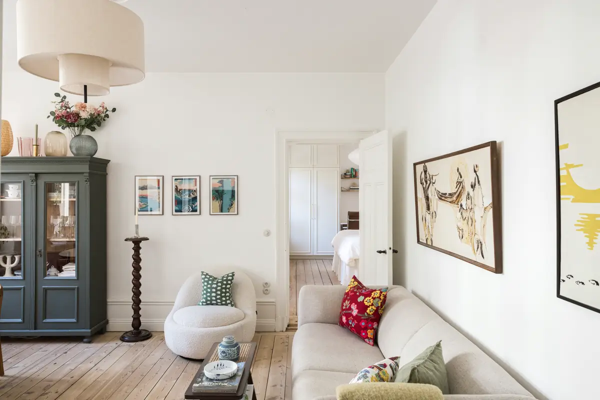 An Eye-Catching Painted Kitchen Floor in a Late 19th-Century Apartment 9 painted-kitchen-floorboards-light-19th-century-stockholm-apartment-nordroom