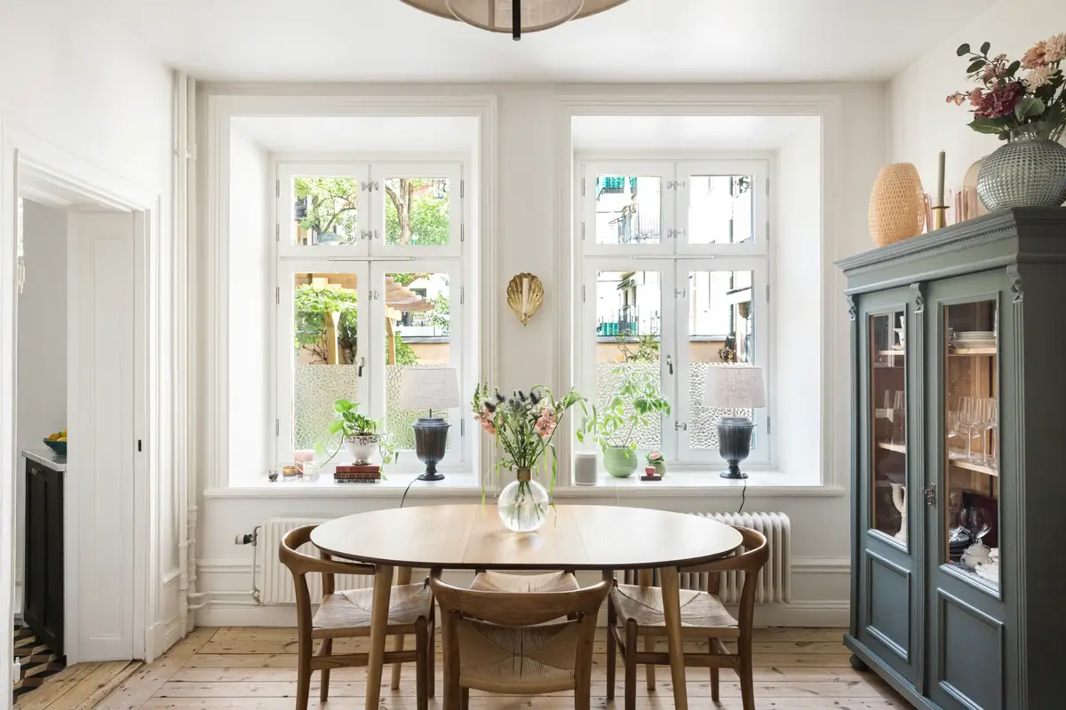 An Eye-Catching Painted Kitchen Floor in a Late 19th-Century Apartment 6 painted-kitchen-floorboards-light-19th-century-stockholm-apartment-nordroom