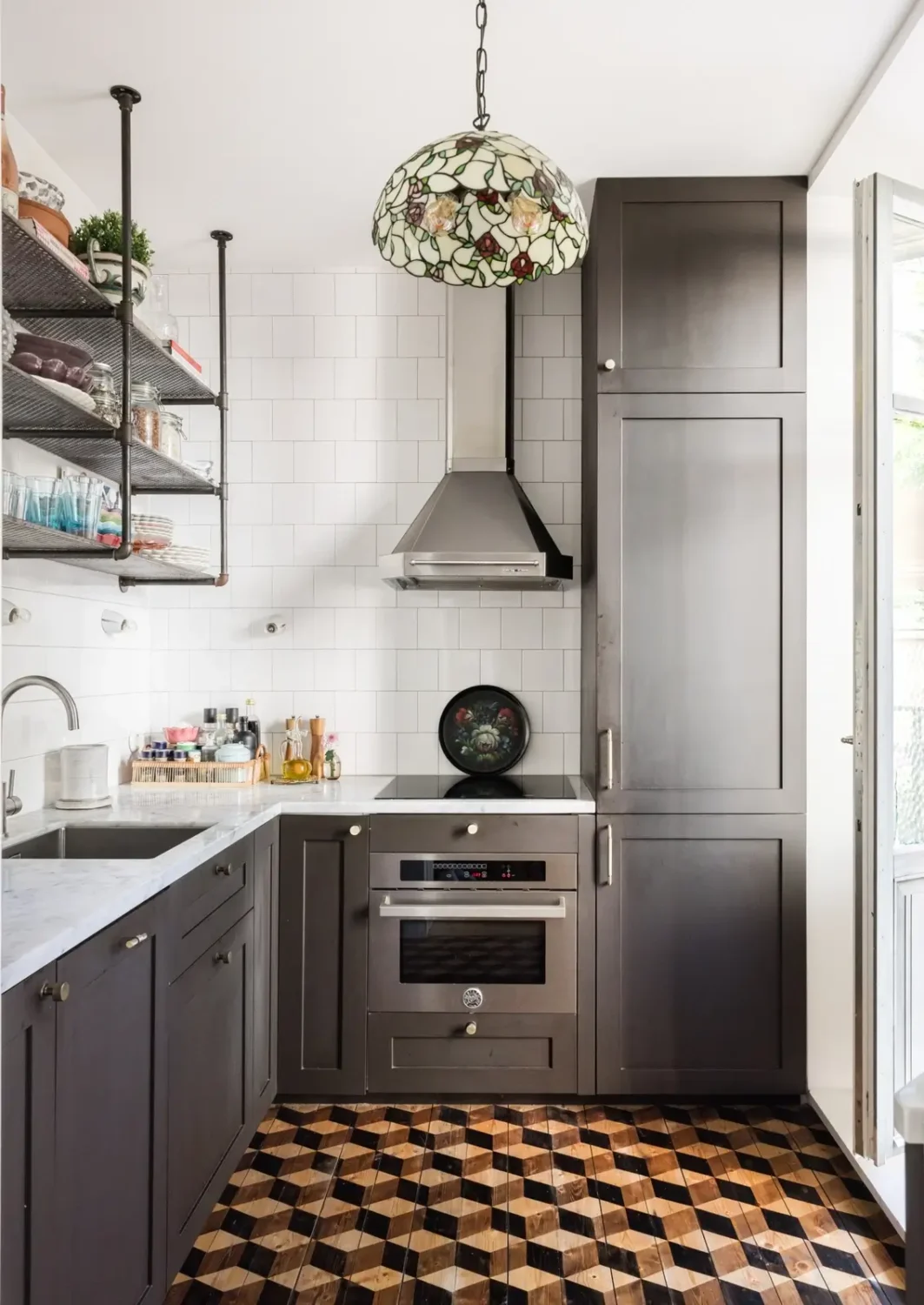An Eye-Catching Painted Kitchen Floor in a Late 19th-Century Apartment 16 painted-kitchen-floorboards-light-19th-century-stockholm-apartment-nordroom