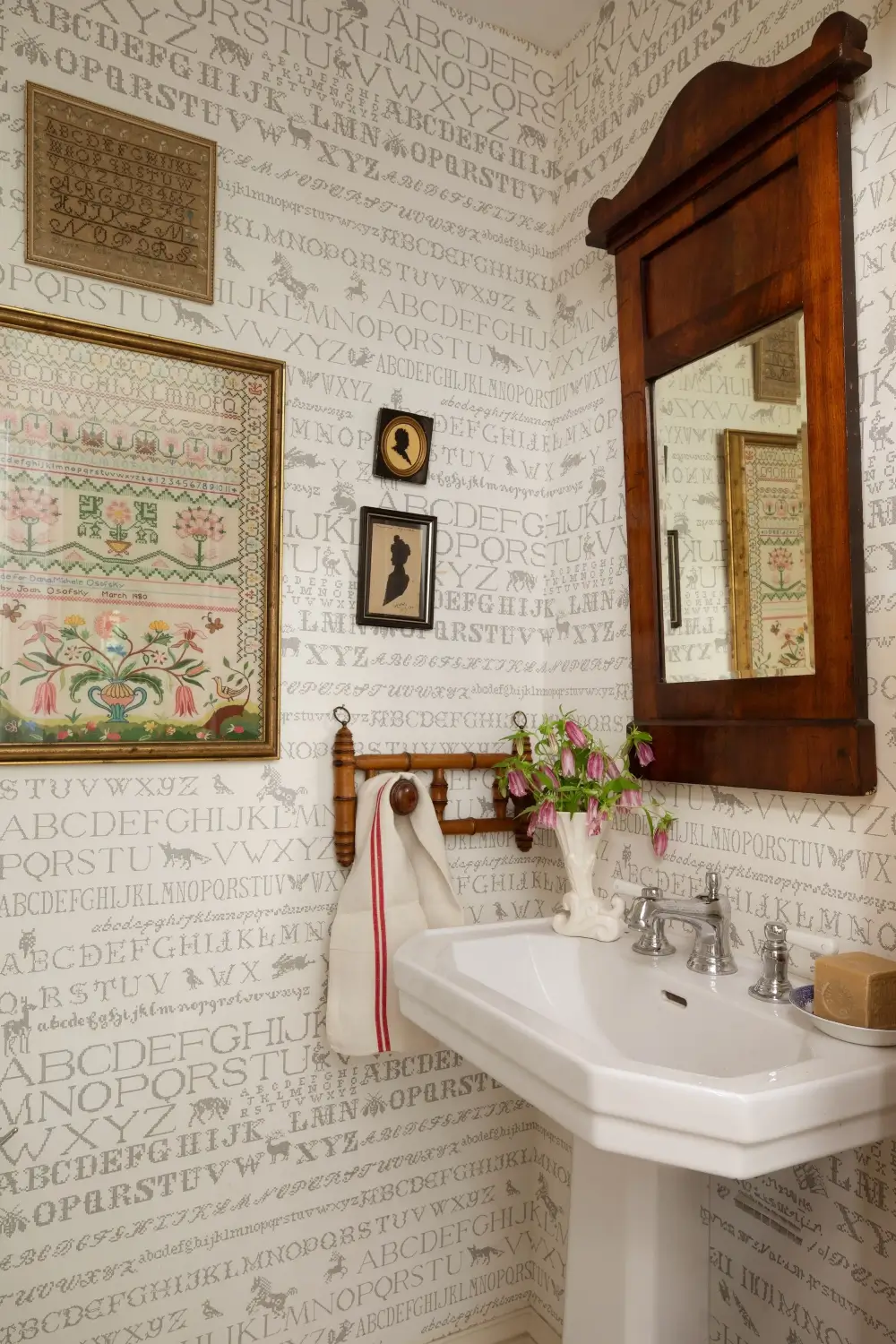 A Colonial New York Farmhouse Showcases its Characterful 250-Year-History 18 renovated-18th-century-traditional-colonial-farmhouse-pine-plains-new-york