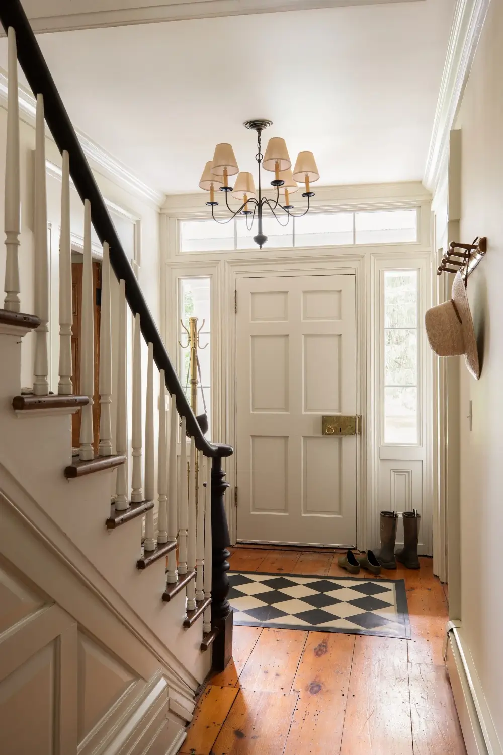 A Colonial New York Farmhouse Showcases its Characterful 250-Year-History 5 renovated-18th-century-traditional-colonial-farmhouse-pine-plains-new-york