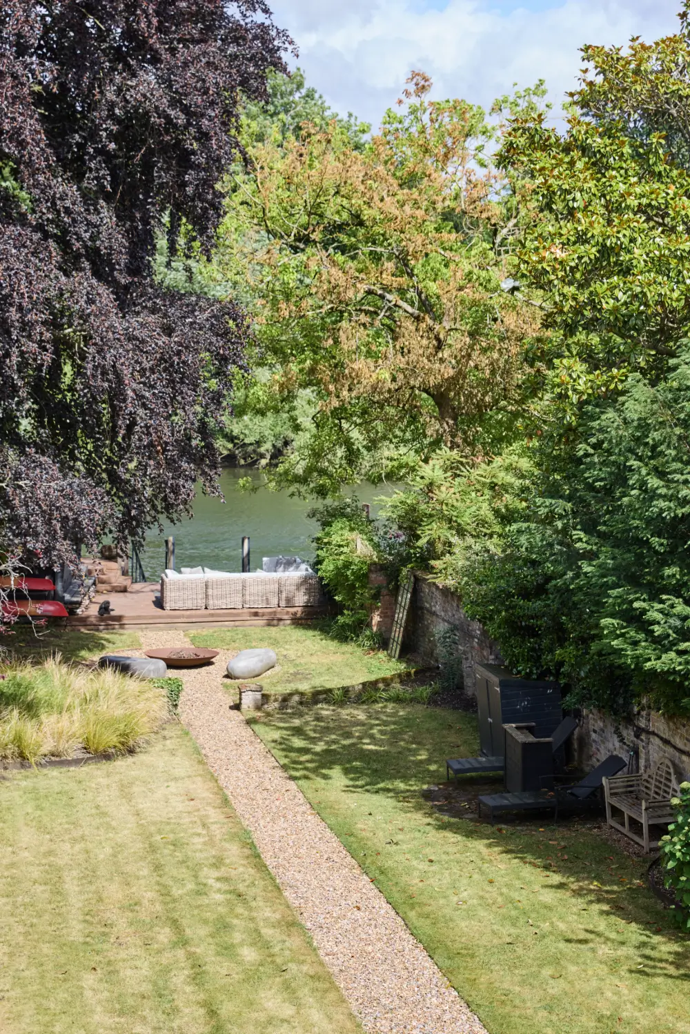 A Grand, Renovated Victorian Family Home on the River Thames in London 34 rich-color-palette-victorian-house-river-thames-london