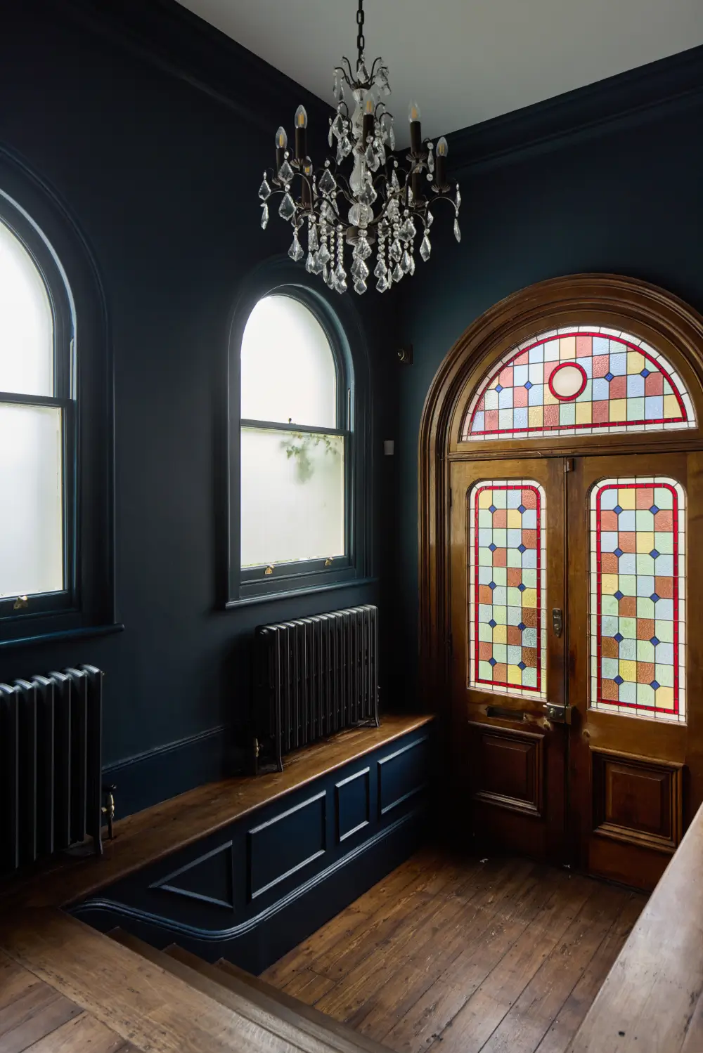 A Grand, Renovated Victorian Family Home on the River Thames in London 31 rich-color-palette-victorian-house-river-thames-london