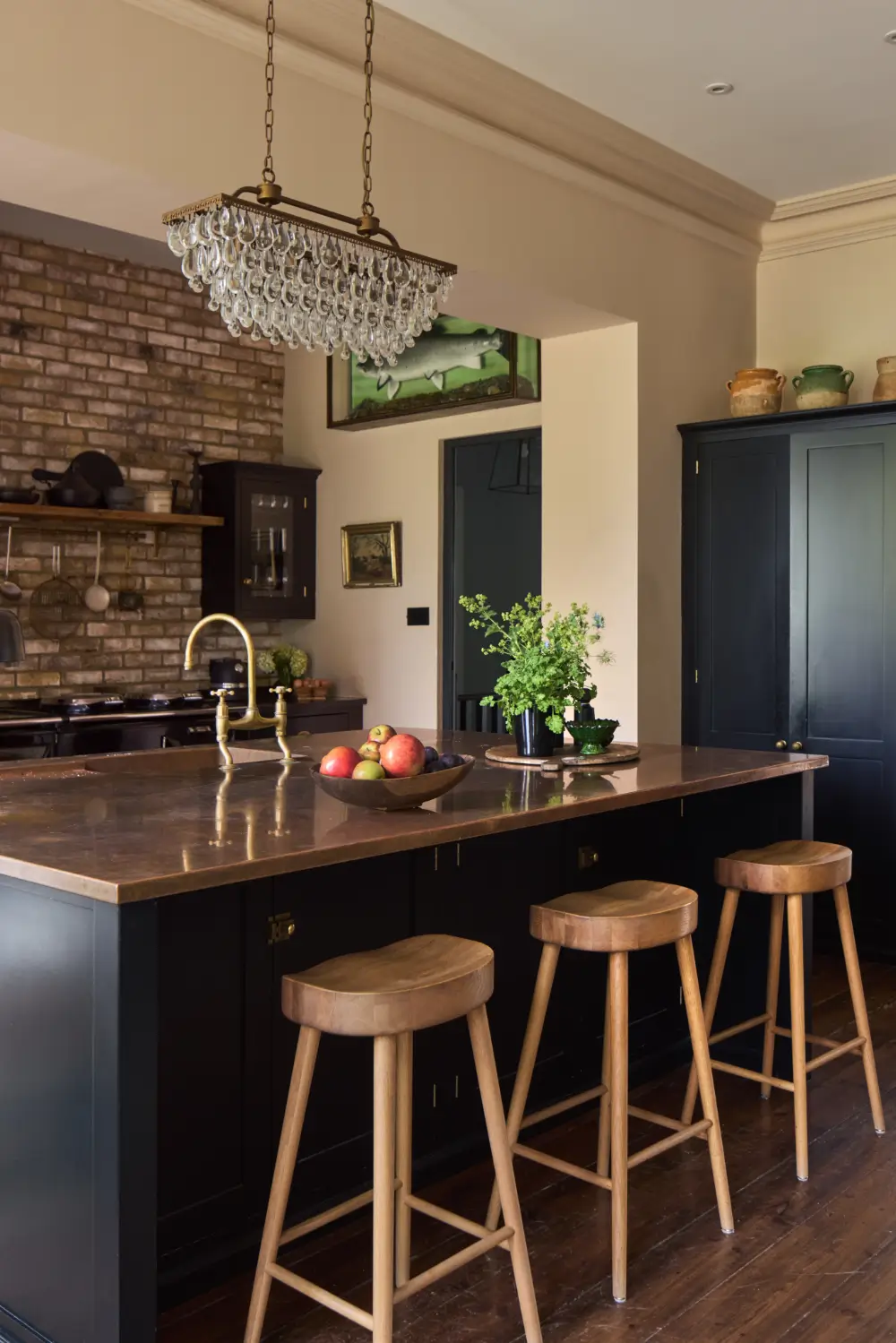 A Grand, Renovated Victorian Family Home on the River Thames in London 5 rich-color-palette-victorian-house-river-thames-london