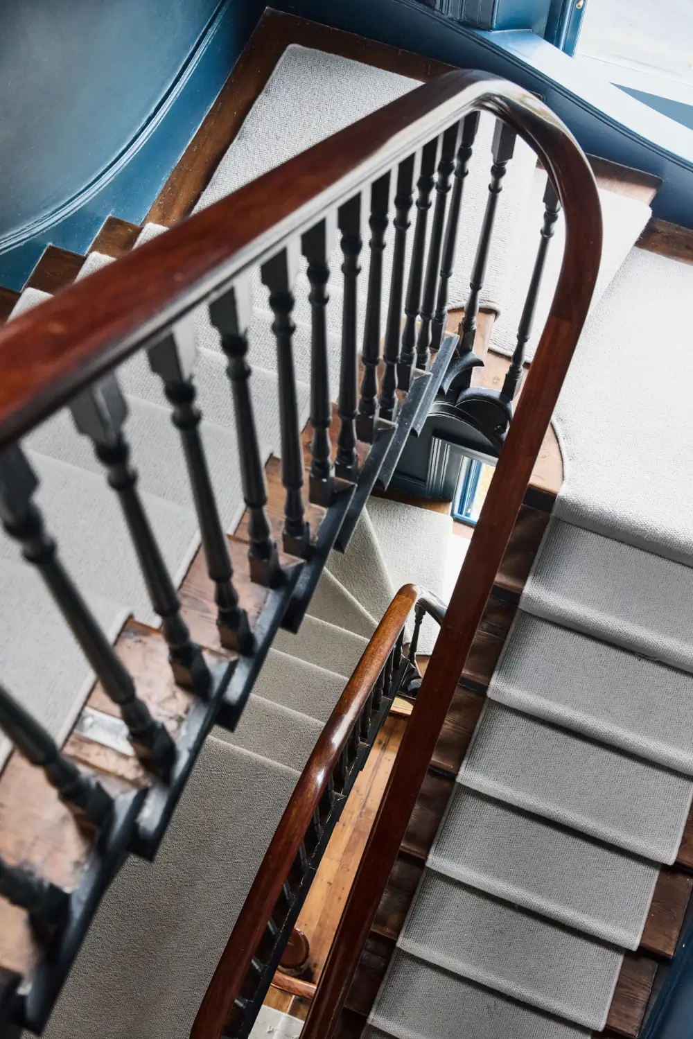 A Grand, Renovated Victorian Family Home on the River Thames in London 30 rich-color-palette-victorian-house-river-thames-london