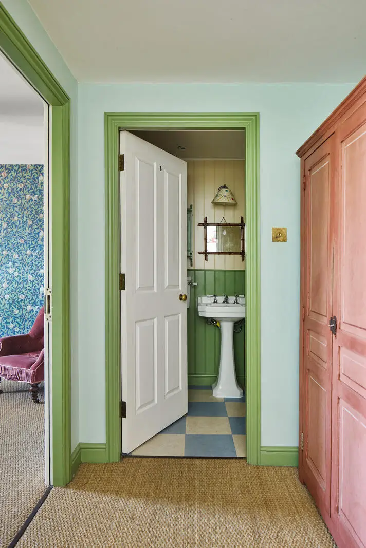 Inside Skye McAlpine's London Townhouse with a Yellow Monet-Inspired Kitchen 27 skye-mcalpine-victorian-london-townhouse-nordroom