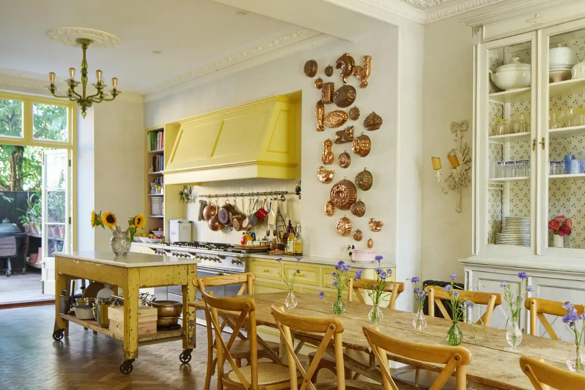 Inside Skye McAlpine's London Townhouse with a Yellow Monet-Inspired Kitchen 9 skye-mcalpine-victorian-london-townhouse-nordroom