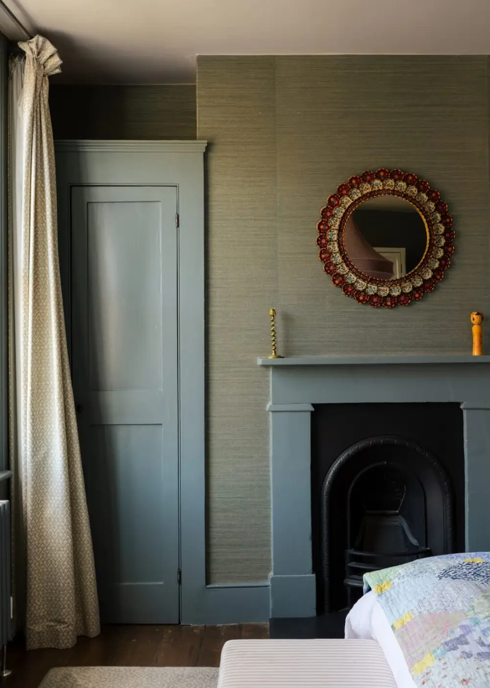 A Carefully Considered Color Palette in a Restored Victorian Townhouse 19 stylish-victorian-townhouse-london-period-features